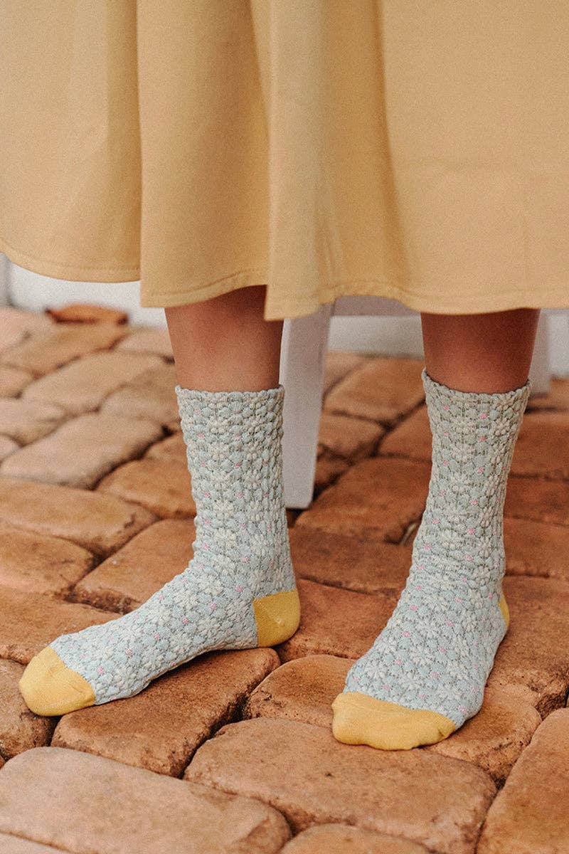 7DAYSSOCKS - Wholesale Socks - Women's - Women's Crew Embo Flower Socks8