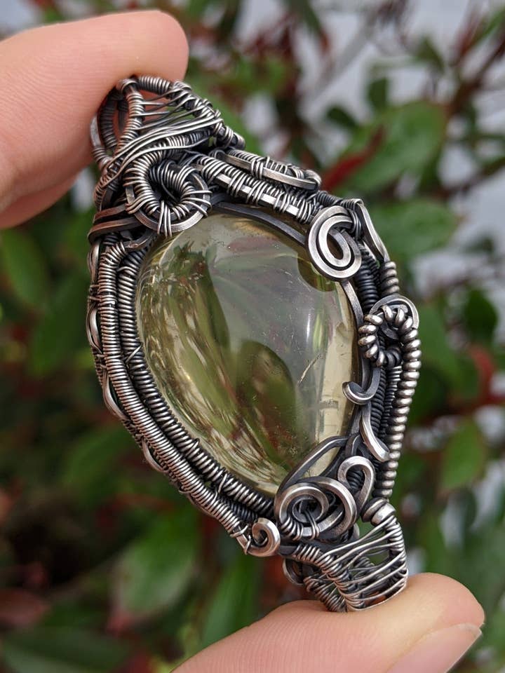 Pendentif Citrine Naturelle, Émeraudes, Tourmalines & Argent pour la vente par Le Tourbillon Minéral