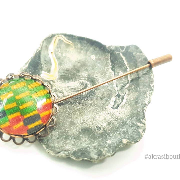 Anstecknadel mit Kente Detail | Ankara Schalnadel | Mütze pin67 für den Großhandel von Akrasiboutique