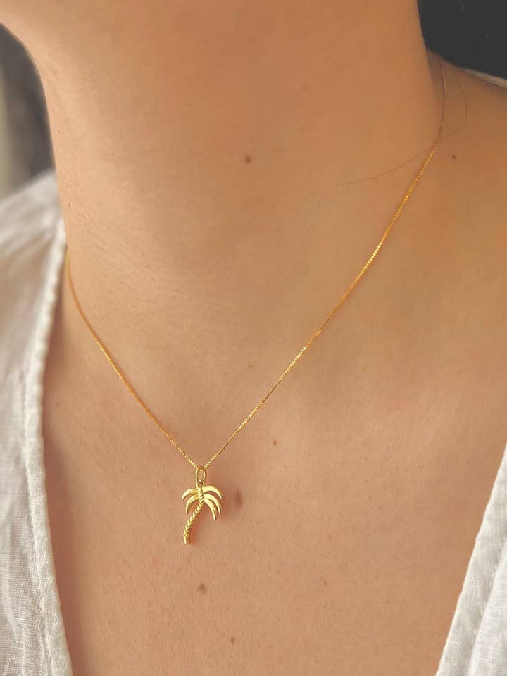 Collier pendentif palmier en or 18 carats et argent sterling 925 pour la vente par terracottaandsun