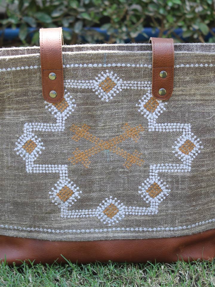 Hand Embroidery Linen Daily Uses Tote Bag for wholesale by Eyda Homes