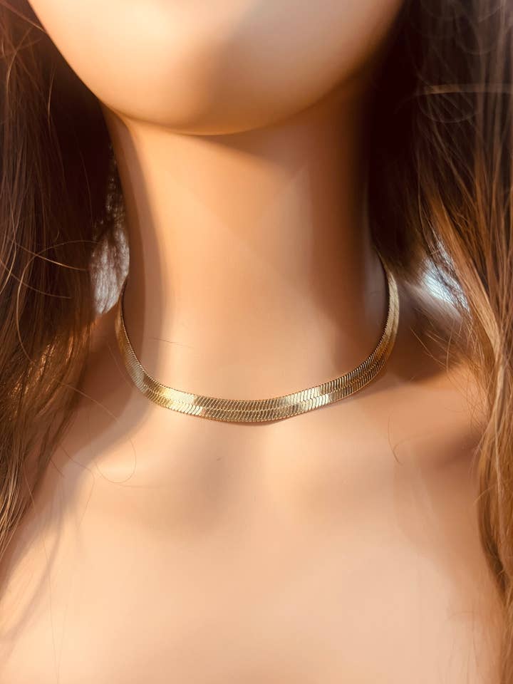 Collier en Herringbone Plaqué Or 7mm | Chaîne en Or Élégante pour la vente par Haus of Monogram