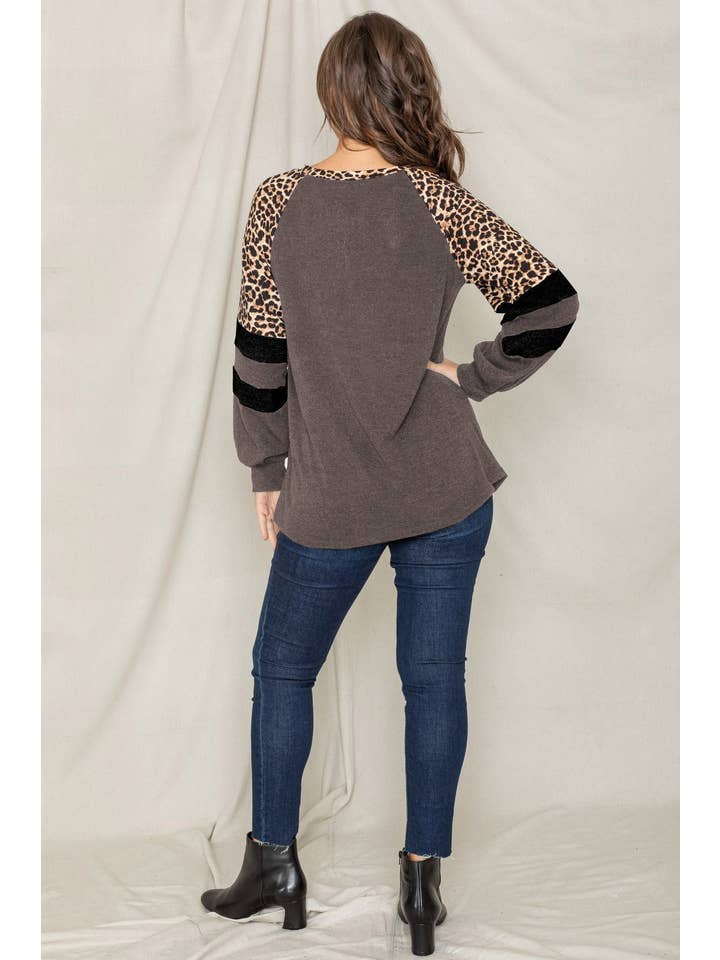 EG fashion - Wholesale Tunic - Women's - V-Stich Leopard Color Block Tunic3