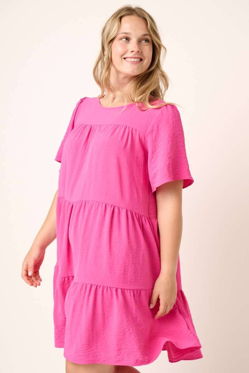 mittoshop – Großhandel Kleid – Damen – PLUS AIRFLOW MINIKLEID MIT RÜSCHENSTUFEN UND KURZEN ÄRMELN5