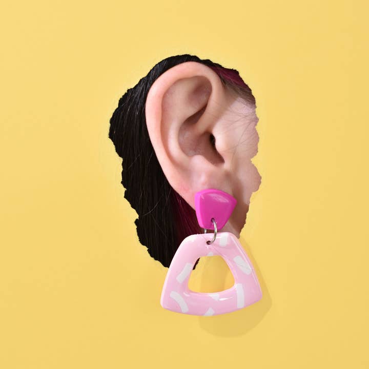 Night Moves Atelier - Vendita all'ingrosso Orecchini pendenti - Orecchini a paddle in argilla polimerica a forma di polka dash in rosa e fucsia4