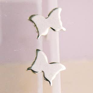 Brincos borboleta em prata por atacado de The Land of Salt