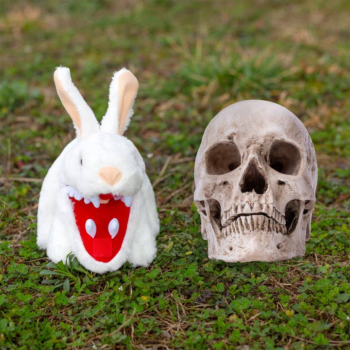 Kurated Korner – Engroshandel Plyslegetøj - Børn og baby – Legetøjsvault Monty Python kanin m/store spidse tænder plys5