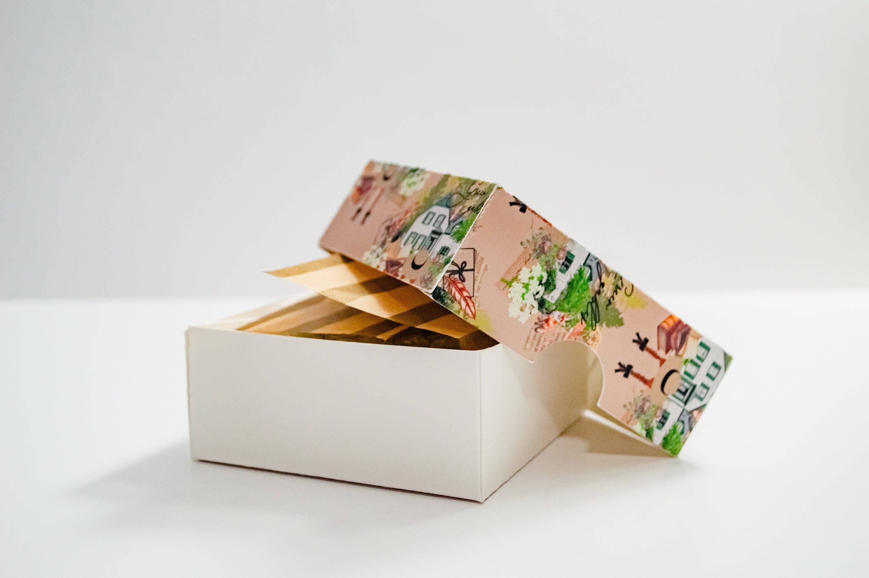 simply blessed shy - Wholesale Gift Box - Travel Themed Illustrated Ornament Gift Boxes7