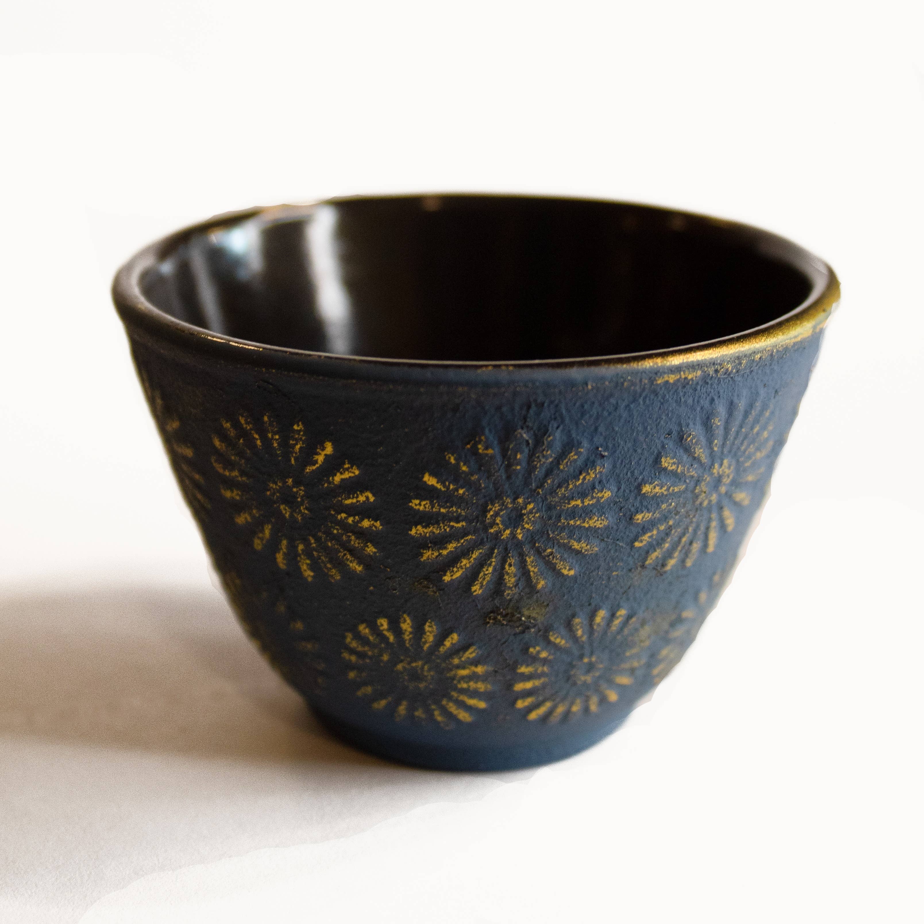 Telsaan Tea - Wholesale Coffee/Tea Cup - Cast Iron Tea Cup, Blue Daisy, 4 oz 1