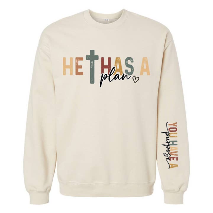 Sweat-shirt ras du cou : Il a un plan. Vous avez un but. pour la vente par My State Designs