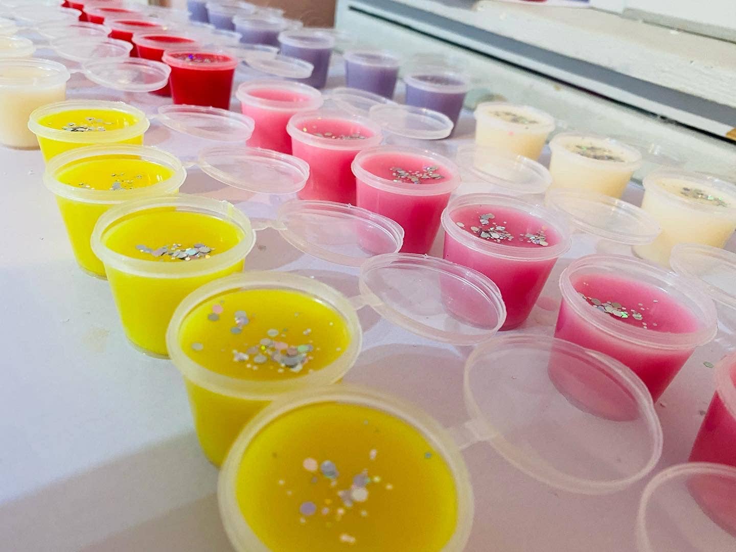 Lyndseys Magical Melts – Cera sólida por atacado – Potes de cera mini de 1 oz0