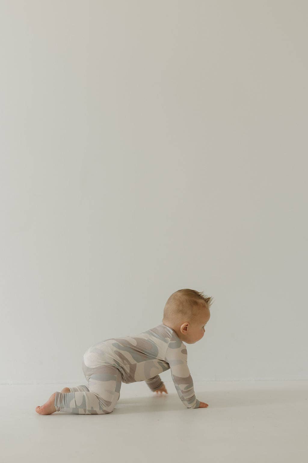 Forever French Baby - Wholesale Slaappak - Baby - Bamboe Rits Pyjama | Camouflage18