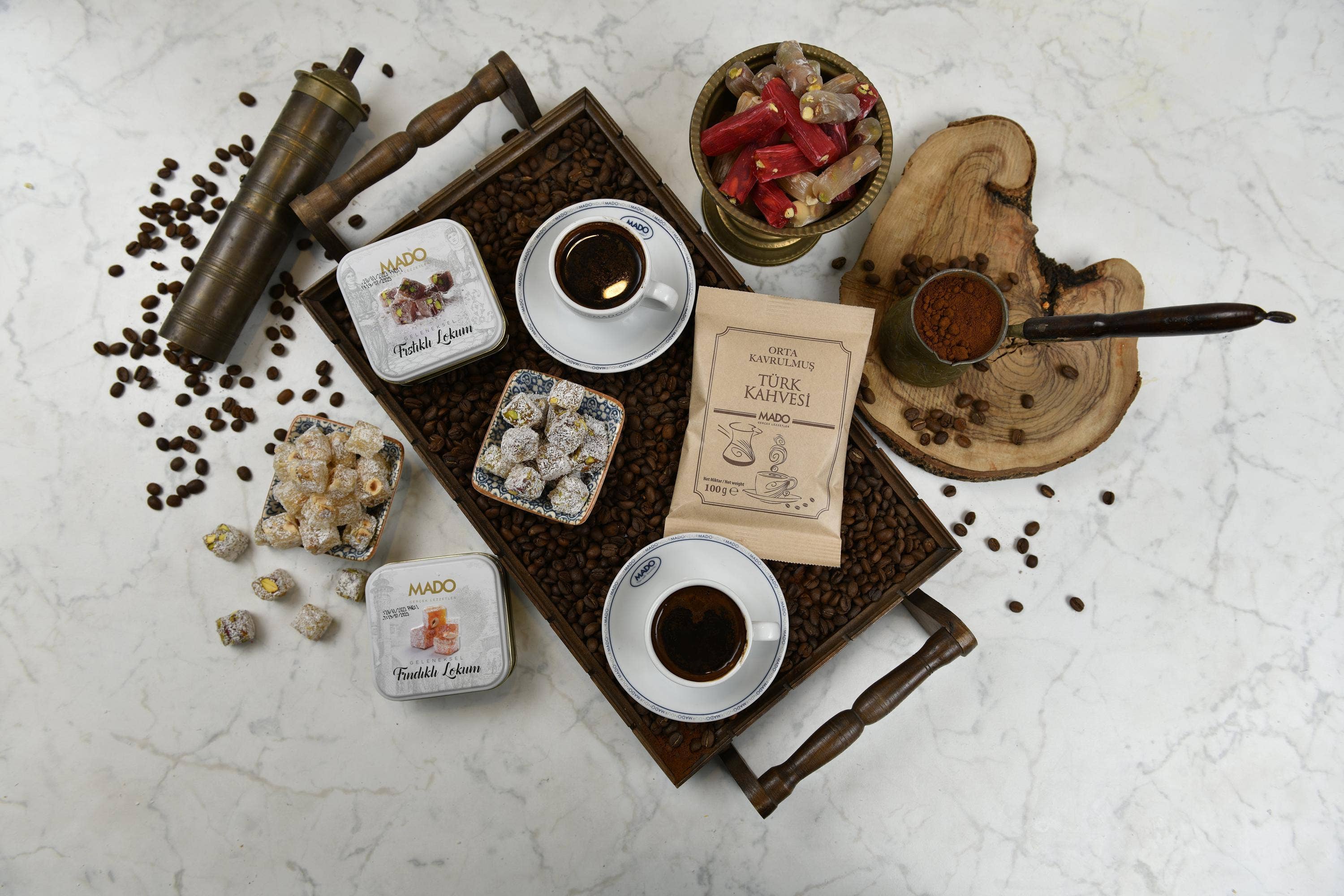 MADO – wholesale Gift box – Turkish Delight with Hazelnut Gourmet Dessert Gift Box1