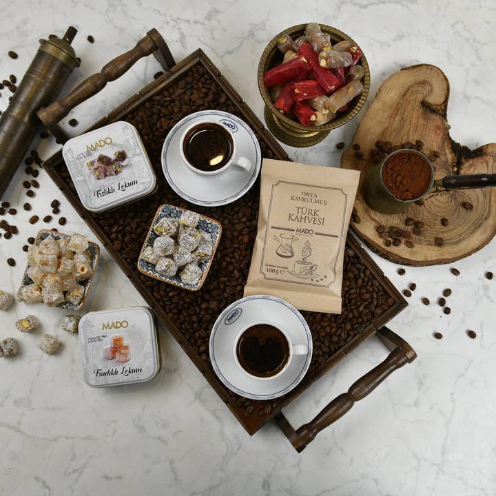 MADO – wholesale Gift box – Turkish Delight with Hazelnut Gourmet Dessert Gift Box1