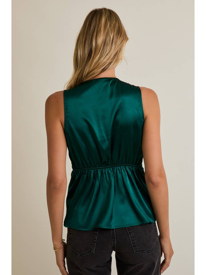 GILLI - Wholesale Blouse - Women's - FRONT TWIST DETAIL SLEEVELESS TOP2