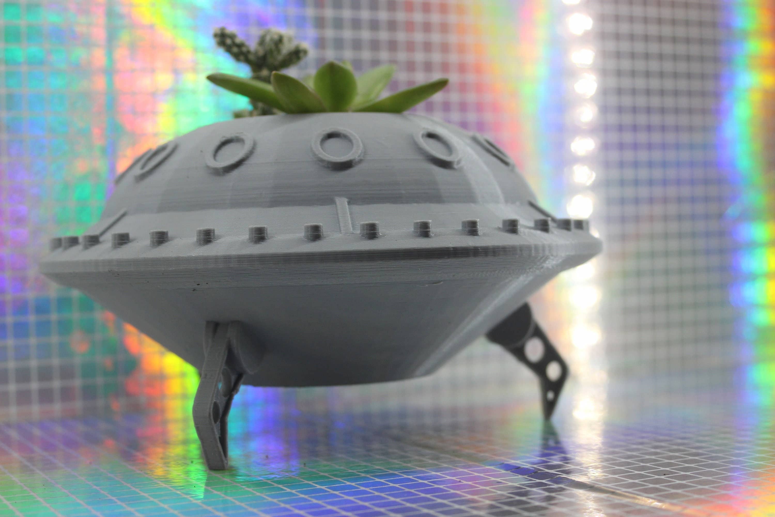 LAYERSPACE - Wholesale Plant Pot - Ufo Planter | 3D Printed Flying Saucer | 3D Printed Planter | Decor1