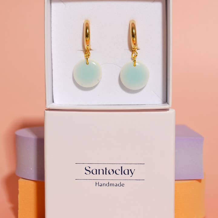 Santøclay Handmade - Wholesale Dangle Earrings - Creolen mit Keramik-Look | Handgemacht & 24K vergoldet1
