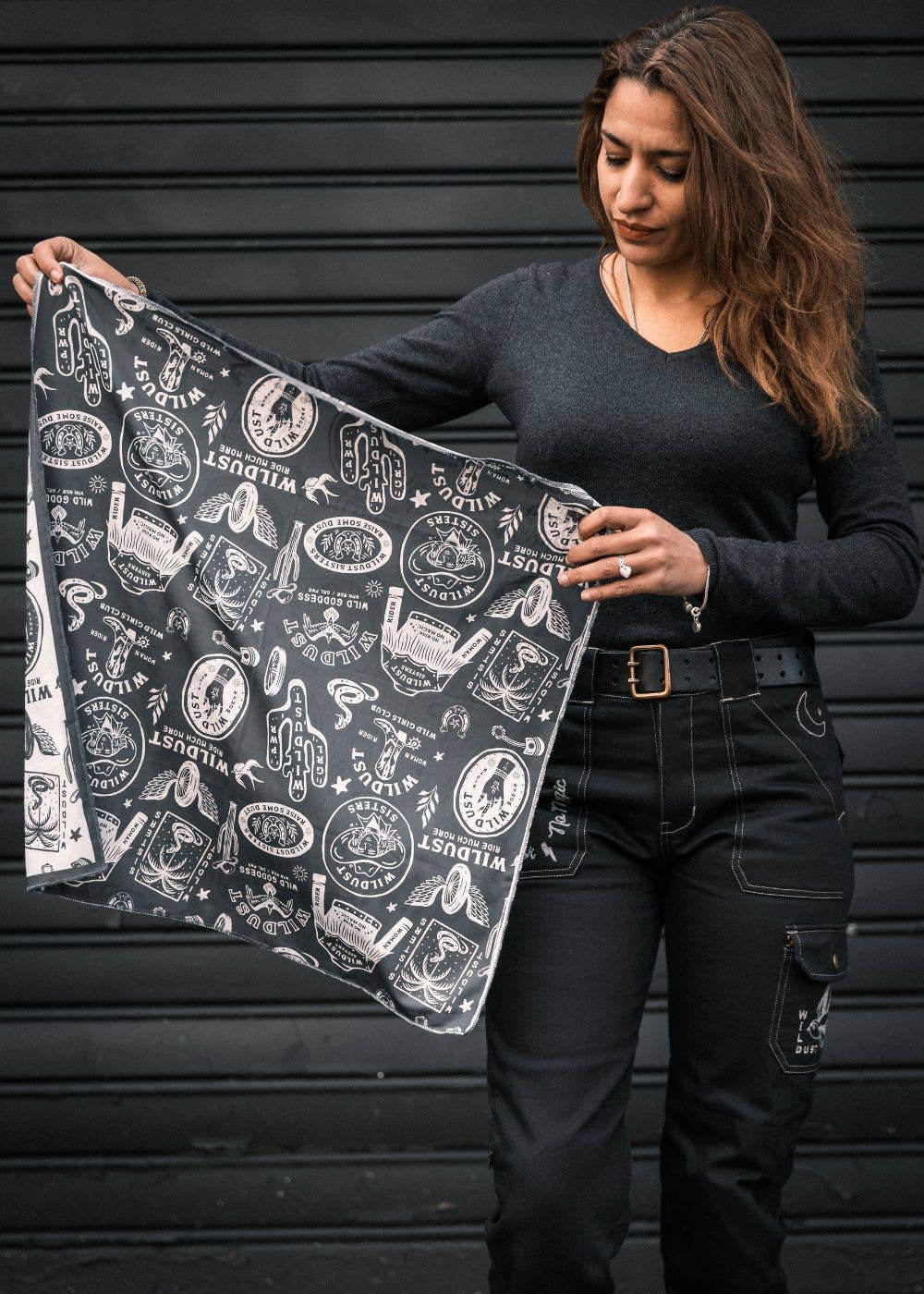 WILDUST – Engroshandel Tørklæde - Dame – MOTORCYKEL TØRKLÆDE - WILD SPIRIT GRÅ4