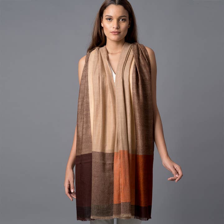 Écharpe en cachemire mélangé tissée à la main Warm Terra pour la vente par SADHU HANDMADE NATURALS