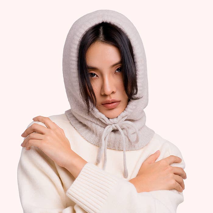 *Précommande AW26* Snood Helga en Crème pour la vente par Powder Design - Europe