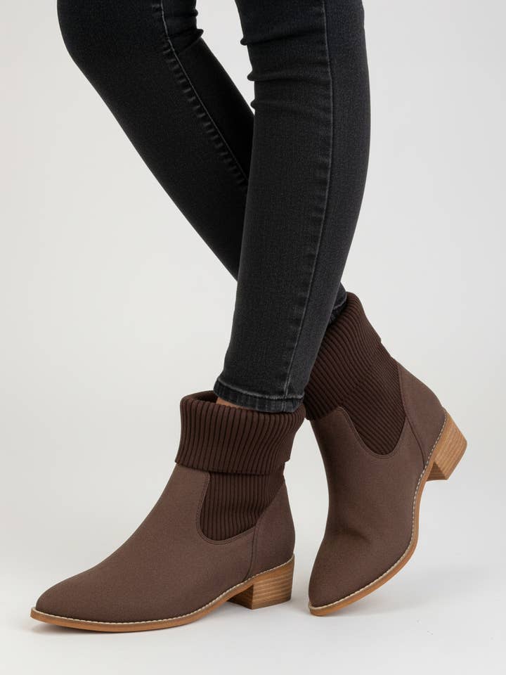 STIEFELETTEN MIT FALTBAREM STRICKBUND UND SPITZER ZEHENPARTIE für den Großhandel von CCOCCI