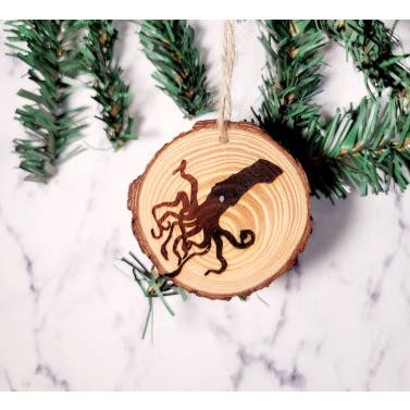 Adorno Críptido Kraken, Adorno Navideño Extraño para venta al por mayor de The Dungeon Rose