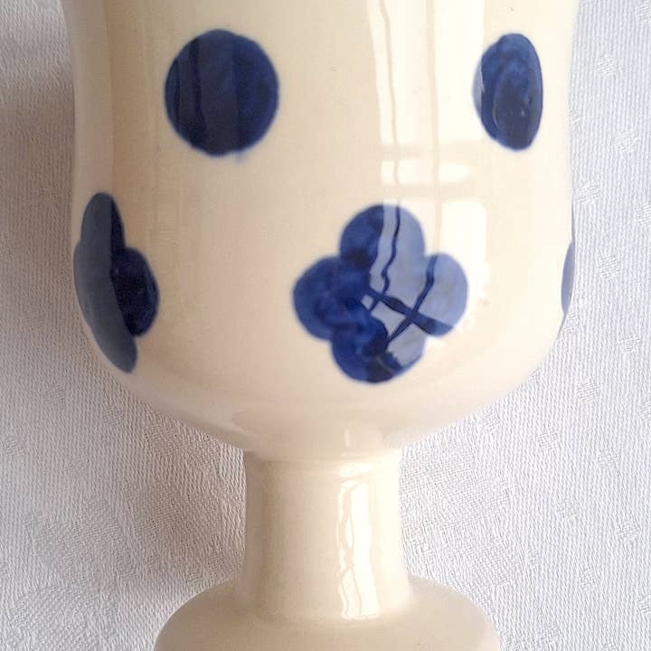 Bicchiere con stelo in ceramica blu CADE per la vendita all'ingrosso da parte di Lalla De Moulati