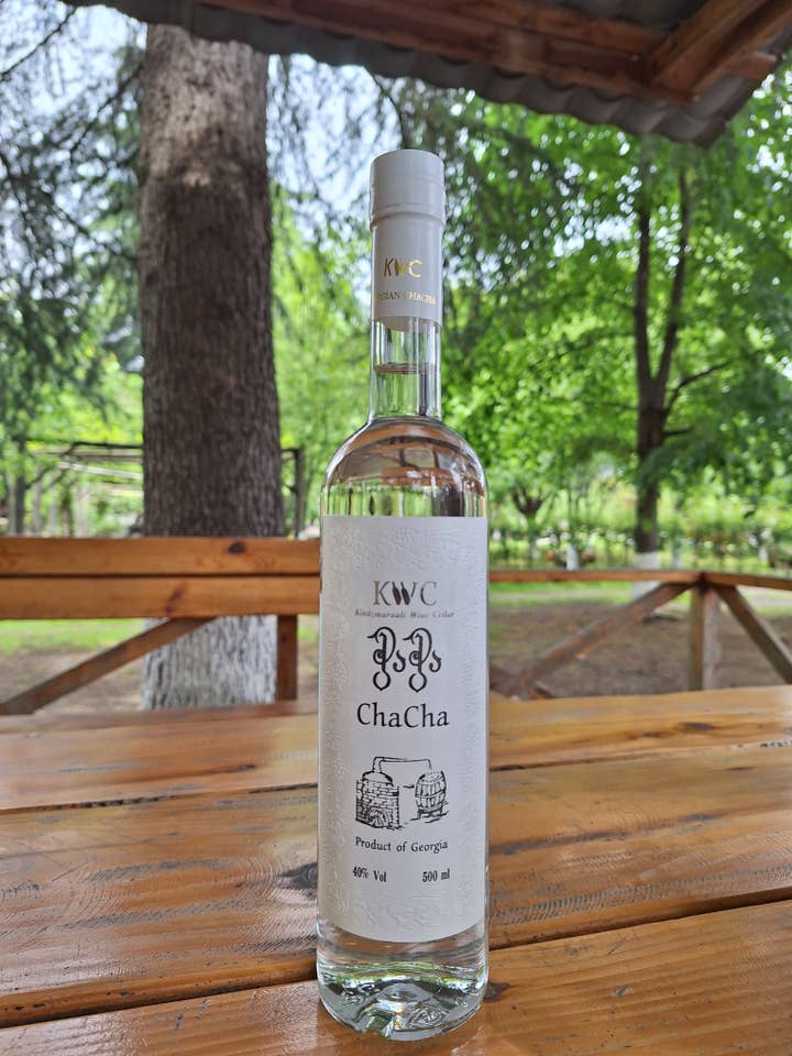 Chacha – Eau-de-vie Traditionnelle Géorgienne – 75cl pour la vente par Vins Géorgiens