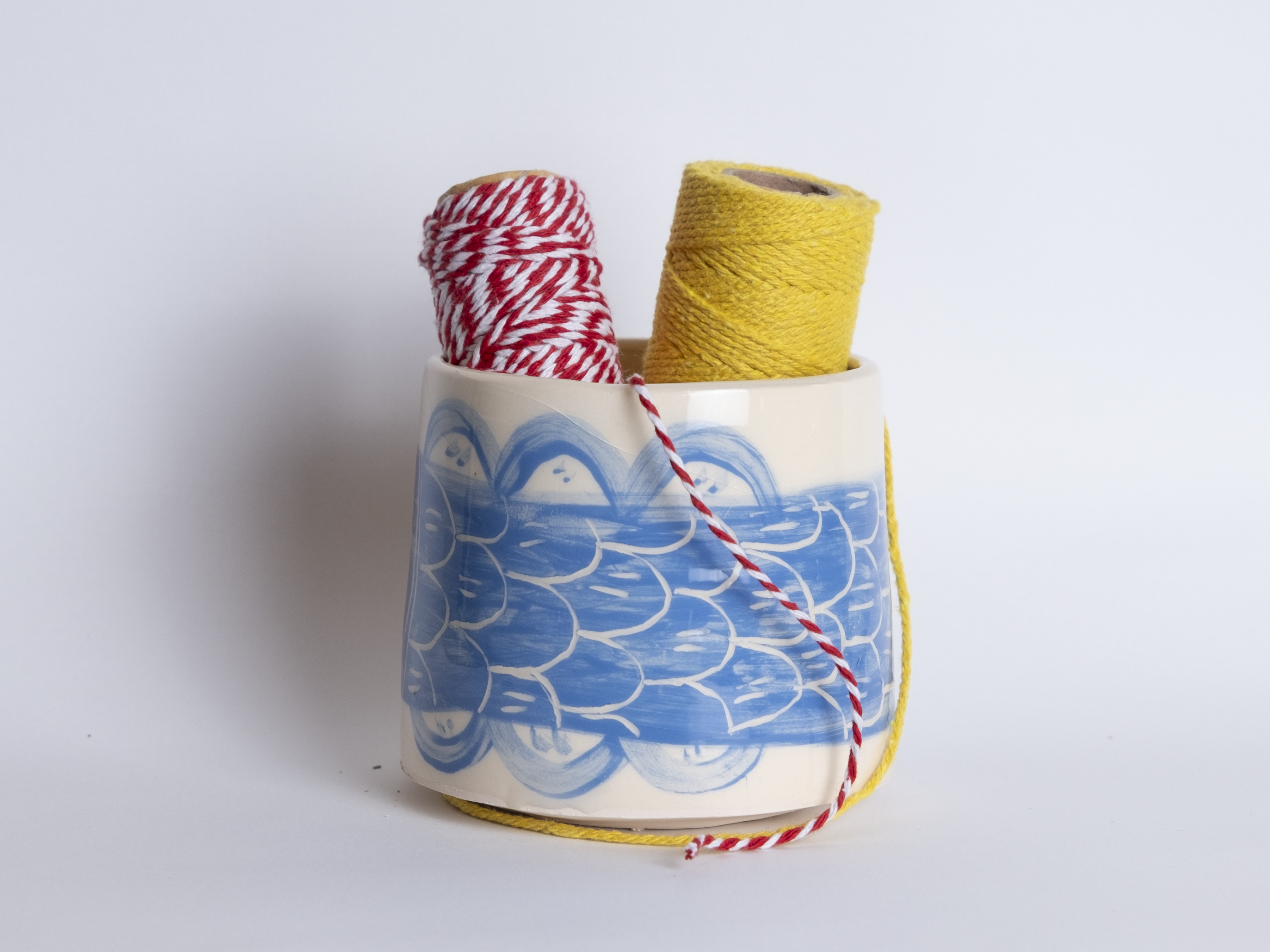 Matilde Horta - Wholesale Pen & Pencil Holder - Blue Fish - Ceramic pencil holder cup - 90x80x80mm6