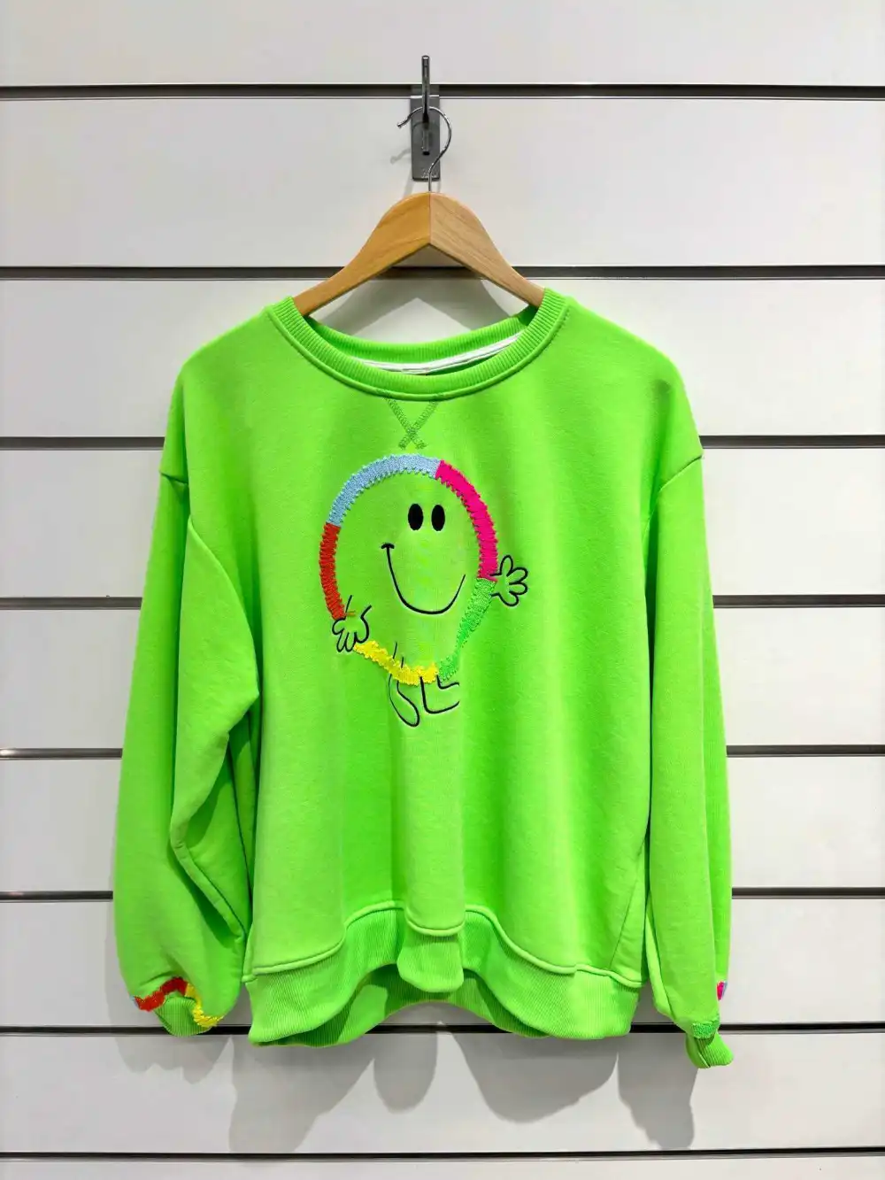 Chilli Girl Collection – wholesale Sweatshirt - Dam – Sweatshirt med rund hals och smileymotiv0