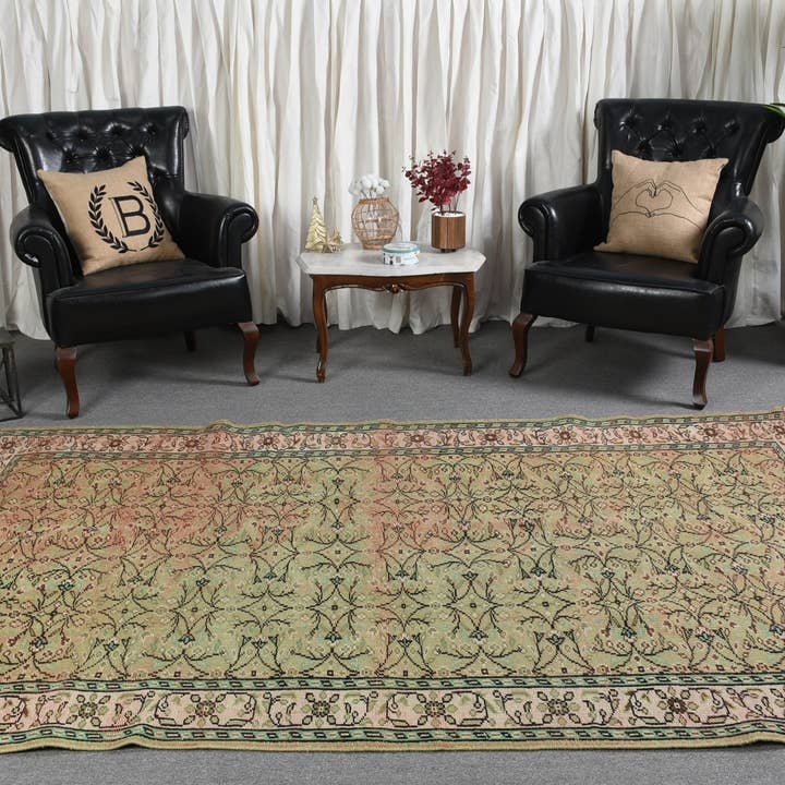 Handgemaakt groen vloerkleed met bloemen, 5,6x8,9 ft met roze accenten voor wholesale door Vintage Rugs Loom