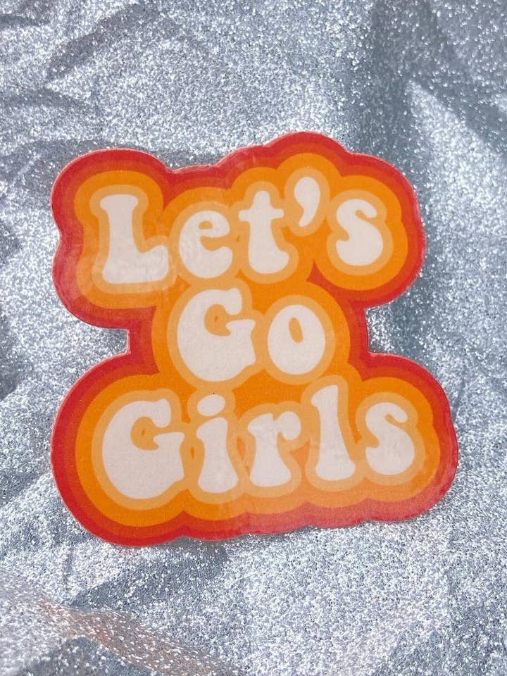Let's Go Girls | Adesivo in vinile con citazione delle damigelle d'onore | Divertente adesivo per damigella d'onore | Adesivo impermeabile carino per la vendita all'ingrosso da parte di Frankie Blue