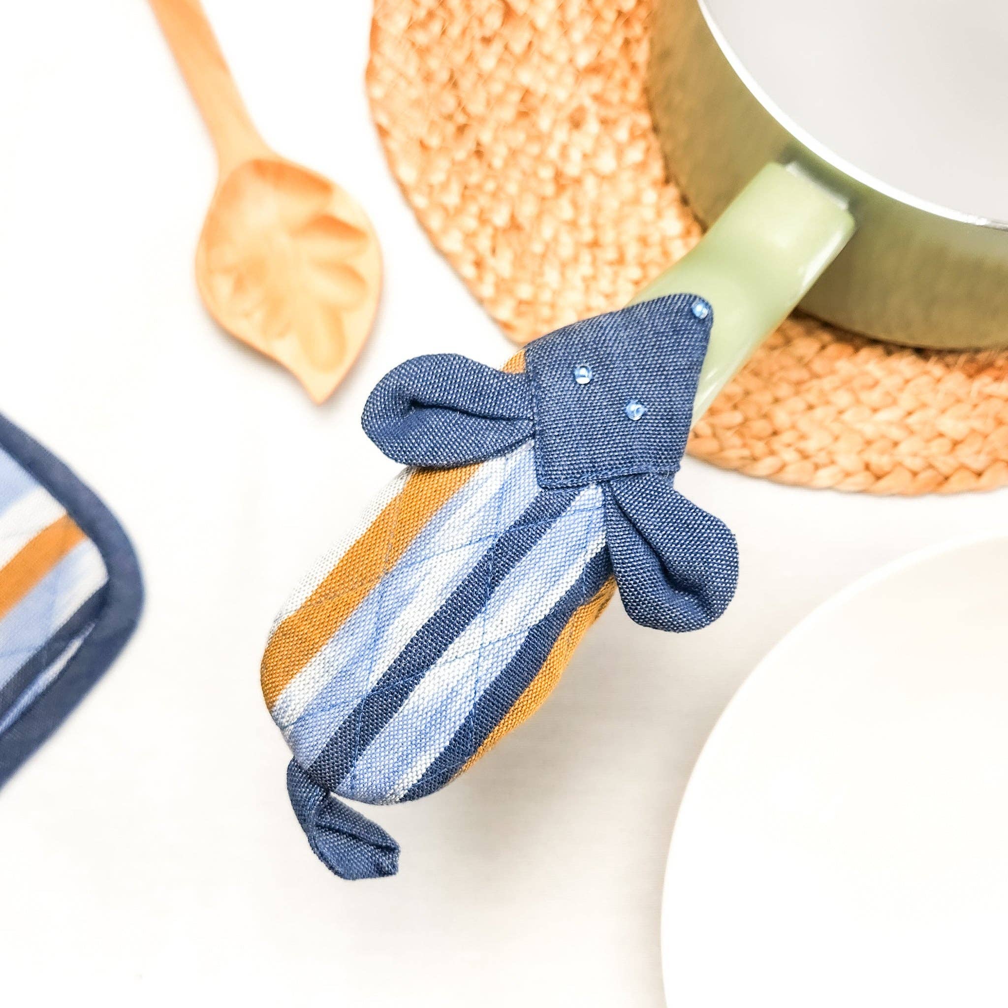 Upavim Crafts – wholesale Oven mitt/pot holder – Mouse Skillet Handle Holder12