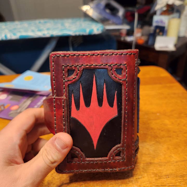 Crimson Knight Leatherworks LLC – Jogo de cartas por atacado – Estojo em forma de livro para deck Commander, MTG5