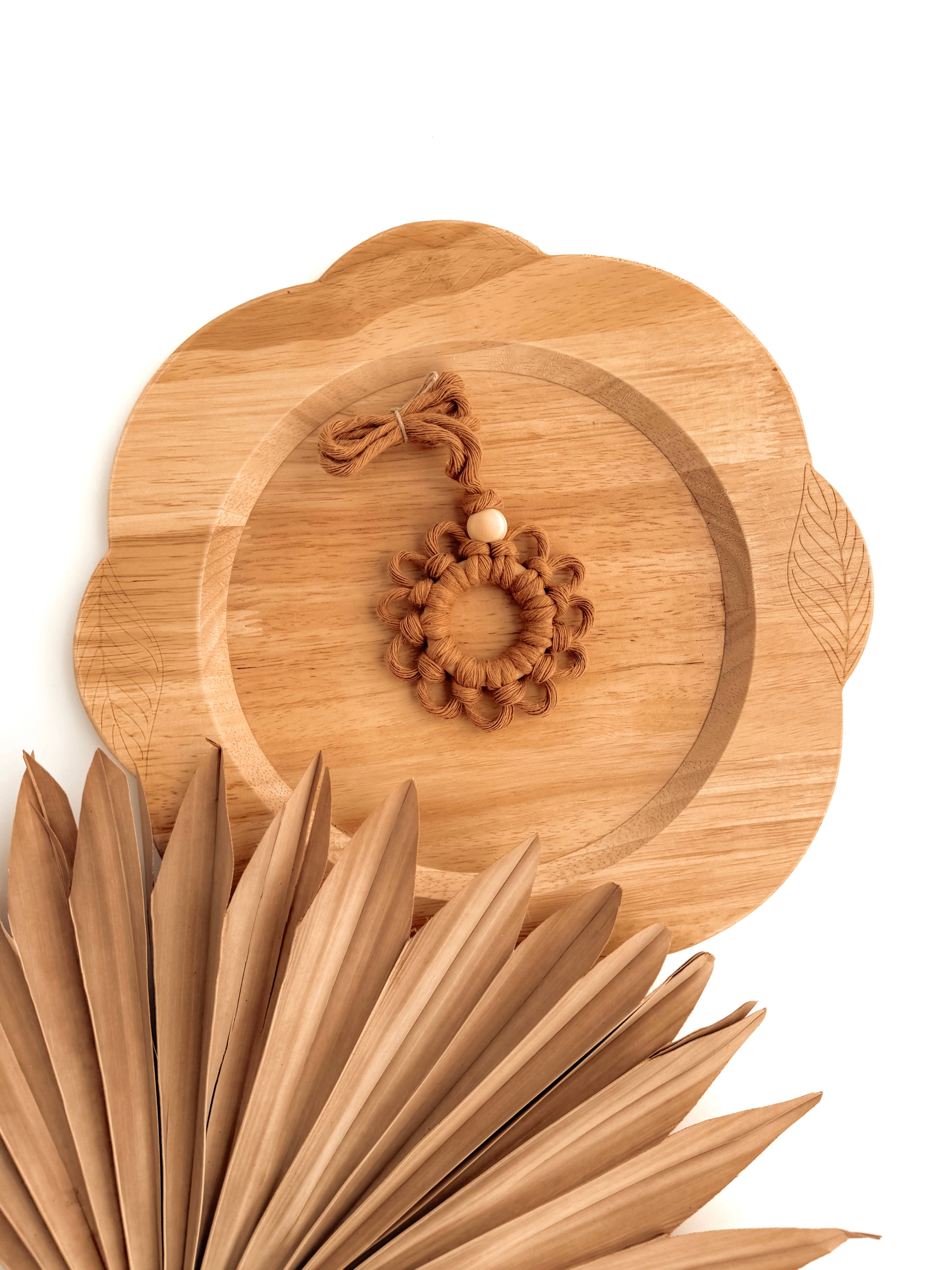 Meraki The Studio Co. - Vendita all'ingrosso Ciondolo decorativo per auto - Unisex - Ciondolo Macramè per Auto a Forma di Margherita | Profumatore d’Ambiente e Diffusore di Oli Essenziali8