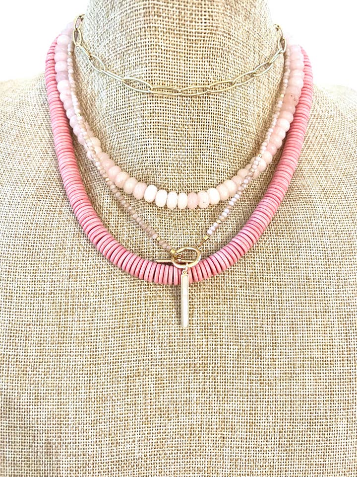 Collier rose pâle pour la vente par Grace Designs