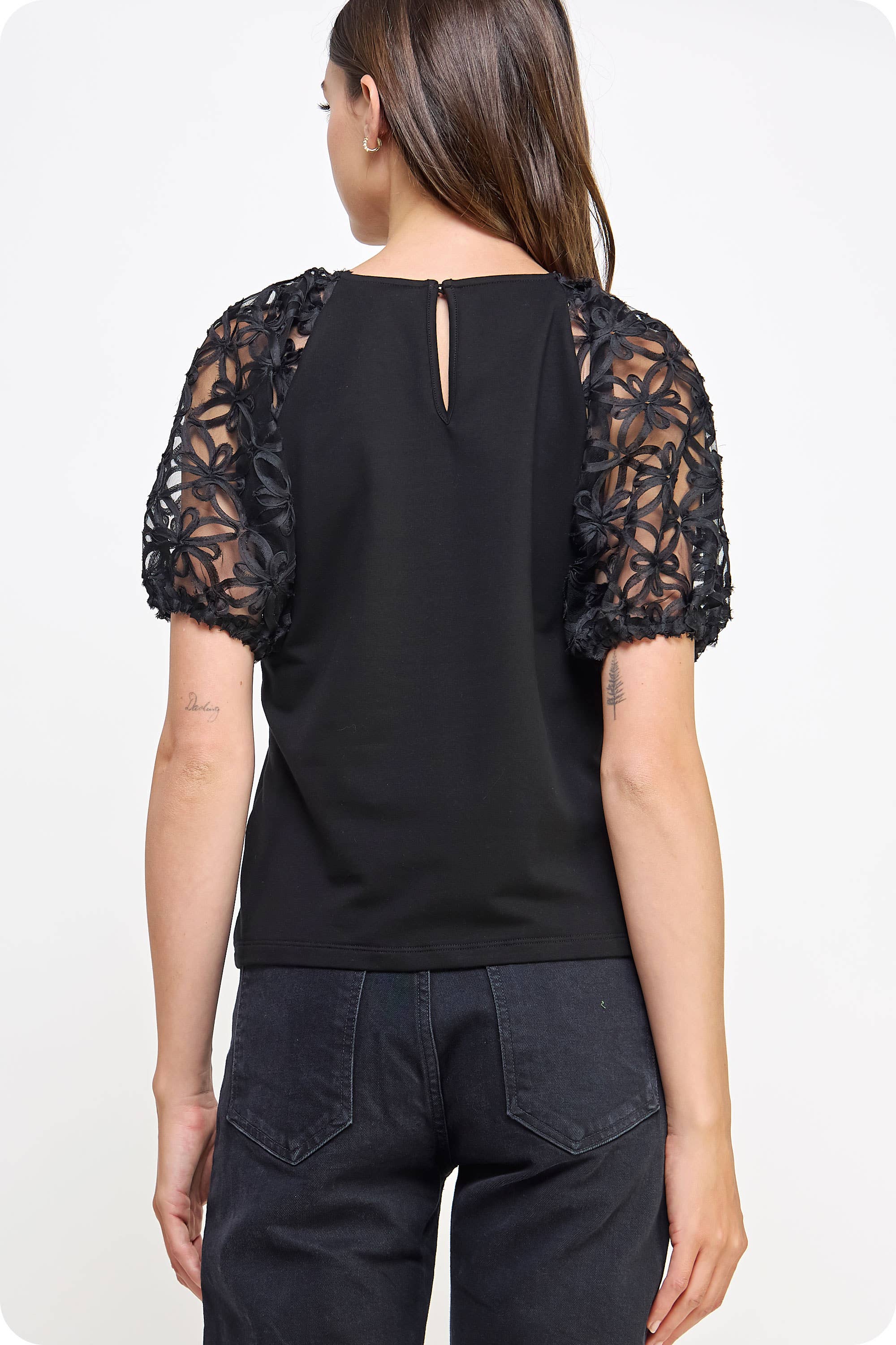 Strut & Bolt - Vente Haut en maille – femme - T-shirt en tricot à manches courtes à texture florale 3D3