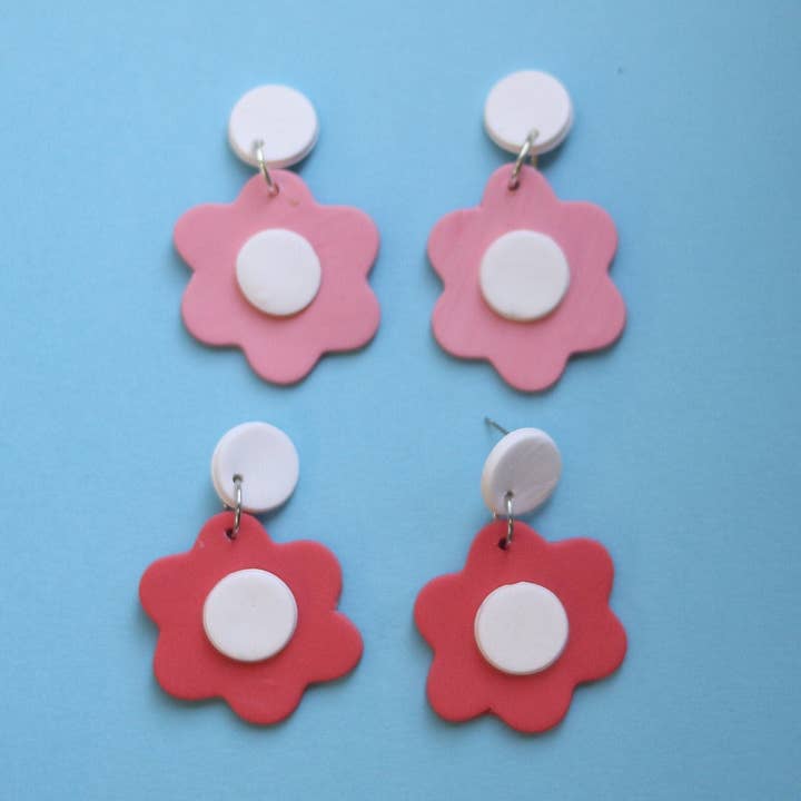Oorbellen met roze en rode bloemen voor wholesale door mary earrings studio