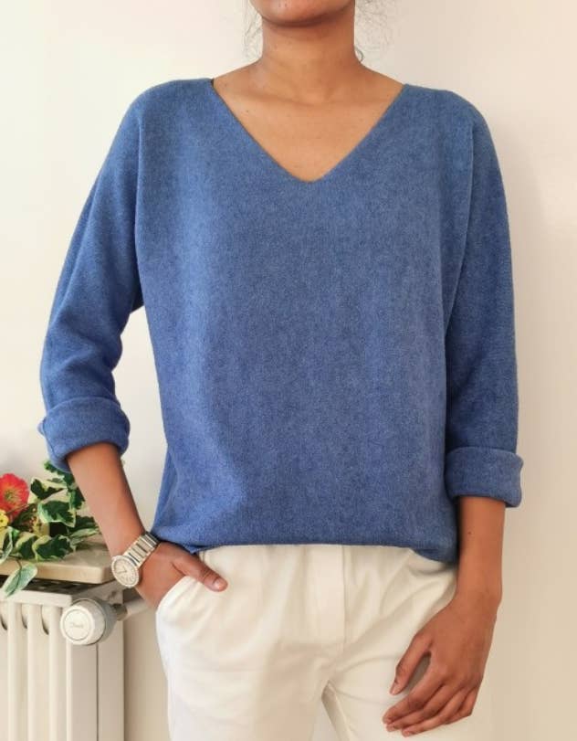 LOOWIE - Wholesale Knit Sweater - Women's - Z812 Italian One Size Denim V-Neck Knit Soft Sweater LOOWIE