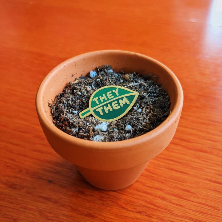 misomomo - Wholesale Lapel Pin/Button - Pronoun Leaf Pin - they/them4