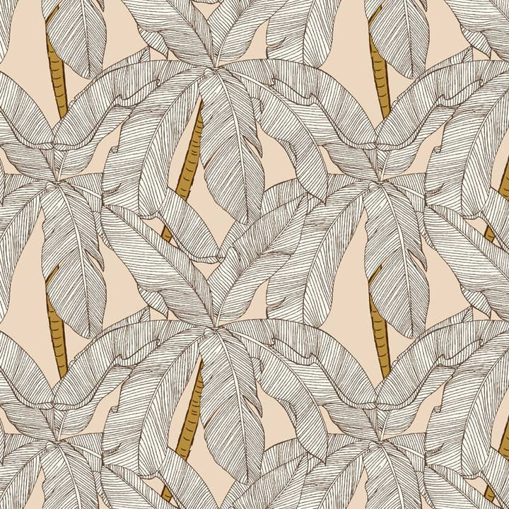 Amazonie vliesbehang in poederkleur met gouden accenten voor wholesale door Fox And Roses