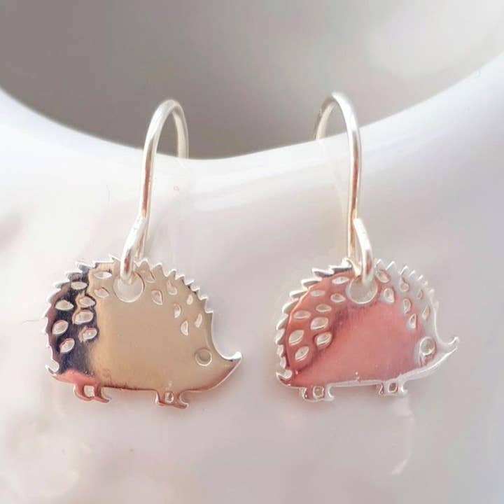 Tropfenohrringe mit Igelmotiv aus Sterlingsilber für den Großhandel von Sophellie Jewellery