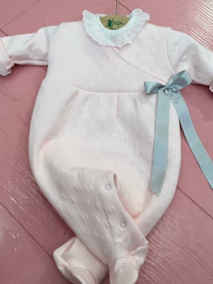 Pyjama rose avec ruban gris pour la vente par Patucos