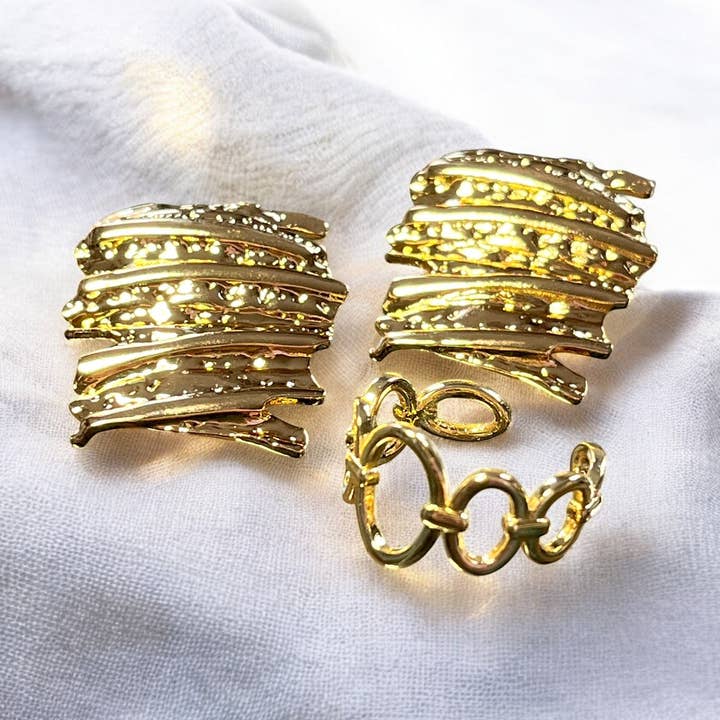 Conjunto de joyas de fantasía - anillo y pendientes - acero dorado para venta al por mayor de TOURMALYN