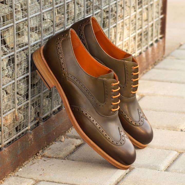 Aeron Brogue van Italiaans leer voor dames, volledig in olijfgroen voor wholesale door DapperFam