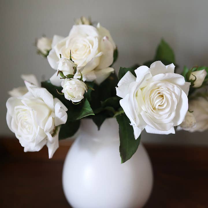 Prestige Botanicals - Venta al por mayor Flores artificiales - Rosa blanca Real Touch Prestige de 56 cm4