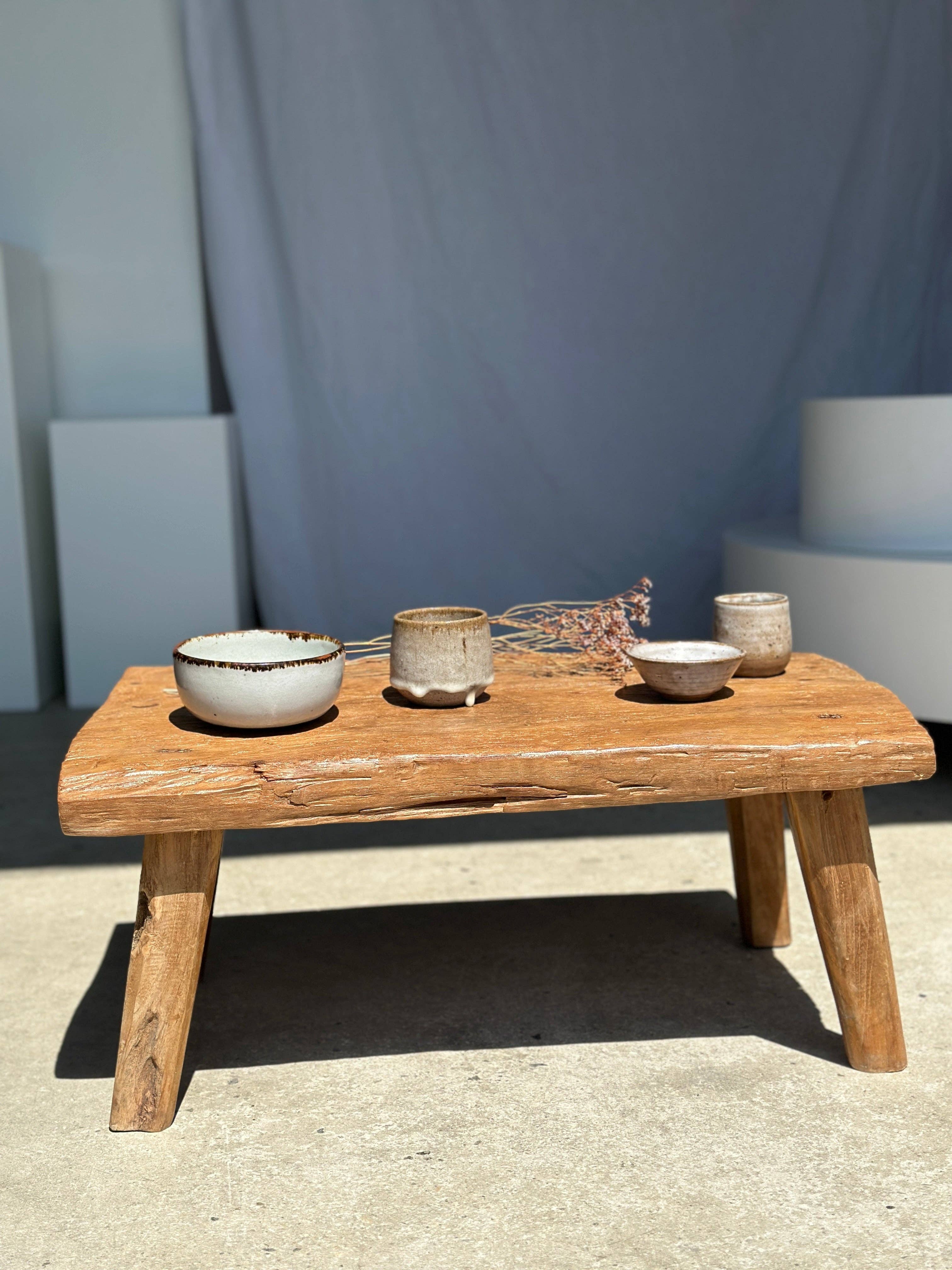 Office Objets – Großhandel Beistelltisch – Kleiner leichter Couchtisch aus hellem Teakholz mit vier Beinen H: 30 L: 63,5 B: 40 cm65