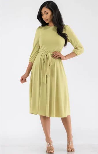 H&H Fashion Inc. – Großhandel Kleid – Damen – HH583X-S Plus Size Midi-Kleid mit Bindegürtel, Puffärmeln & Schlüsselloch-Ausschnitt5
