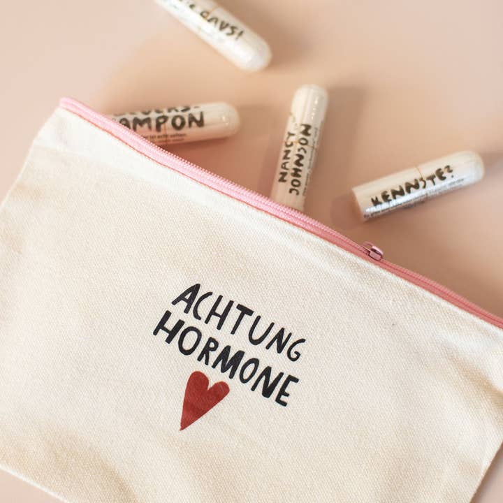 Halfbird - Wholesale Sticker - Randloos strijkplankje « Attention Hormones »3