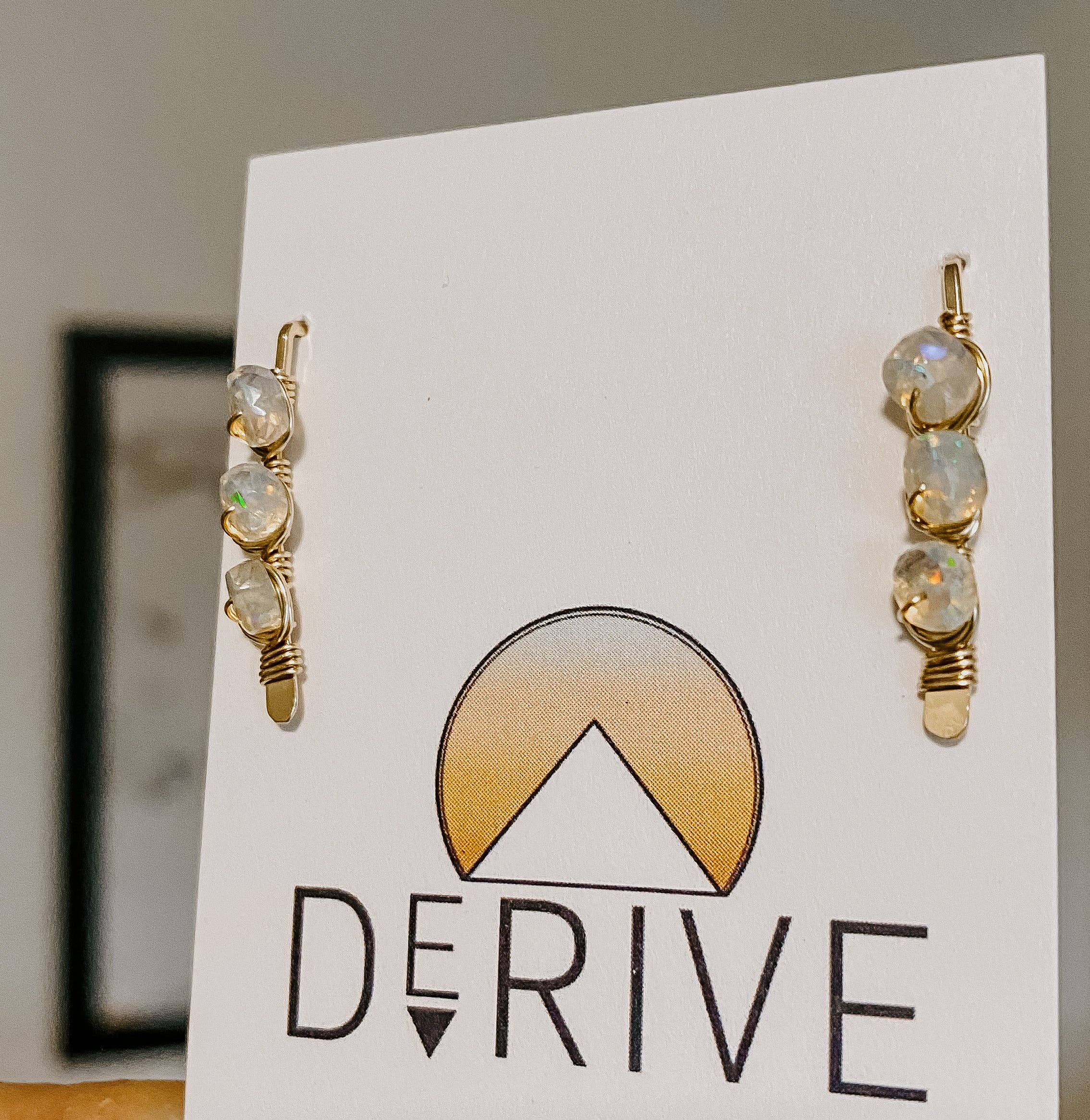 Derive Jewelry - Vendita all'ingrosso Orecchini ear jacket/climber - Orecchini a salire con opali avvolti in filo fatti a mano1